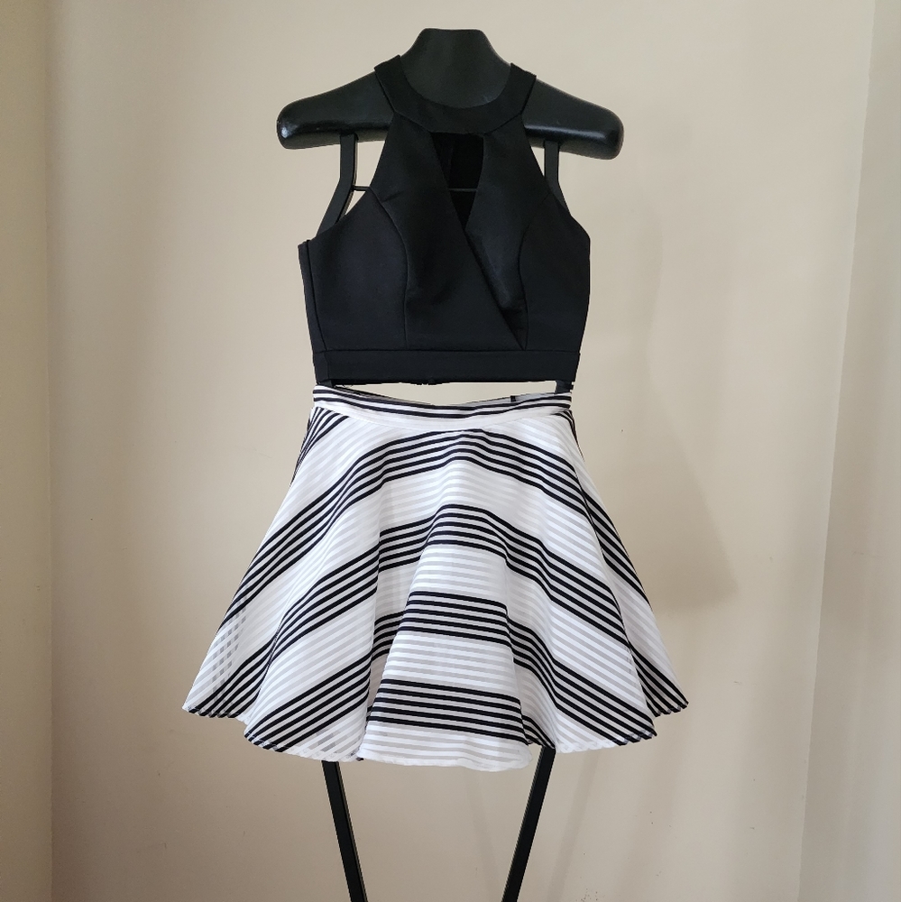 Jodi Kristopher black and white 2 Piece skirt set, size 5